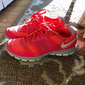 Nike Womens Versa Dad Sneaker Neon  Size 7
